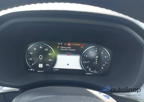 2020 Volvo Xc60 T5 Momentum z USA, uszkodzony, nr VIN YV4102DK1L1470223